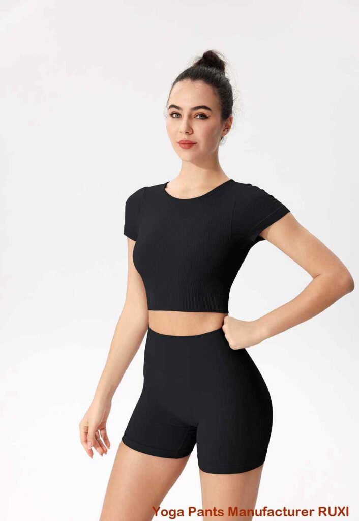 شورت يوغا أسود للنساء RUXI ar3539