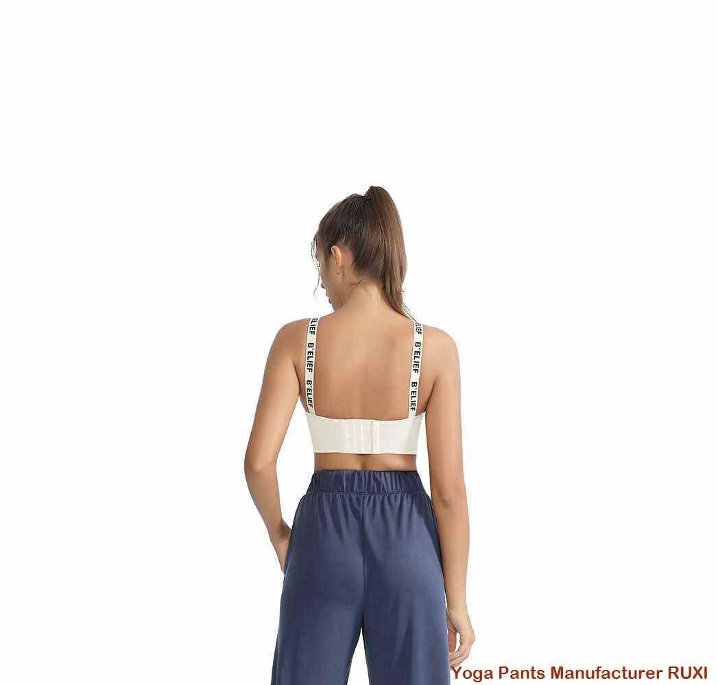 شورت رياضي رجالي مع جيب للهاتف