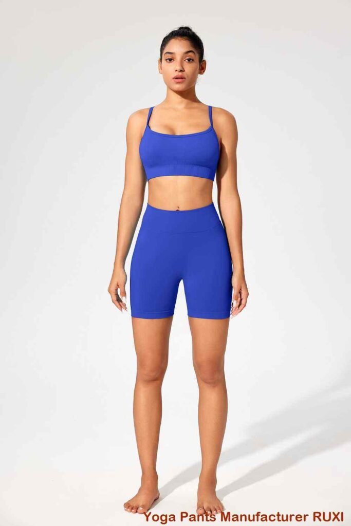 شورت رياضي مع شورت لركوب الدراجات