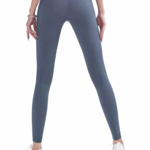 قميص رياضي قصير باللون الأبيض