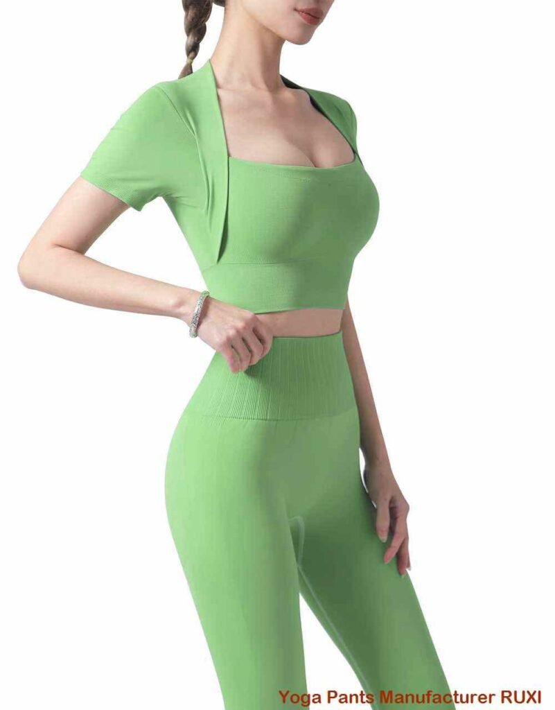 شورت كرة قدم نسائي باللون الأسود